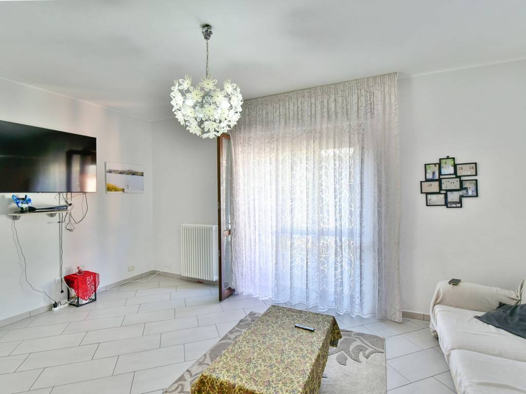 Appartamento a Erba in Via San Maurizio - Foto 2
