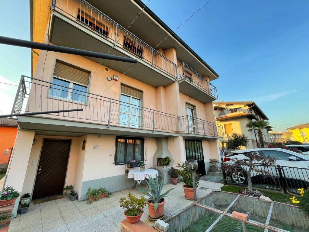 Villa a Osio sotto in Via G. Camozzi, 0 - Foto 2