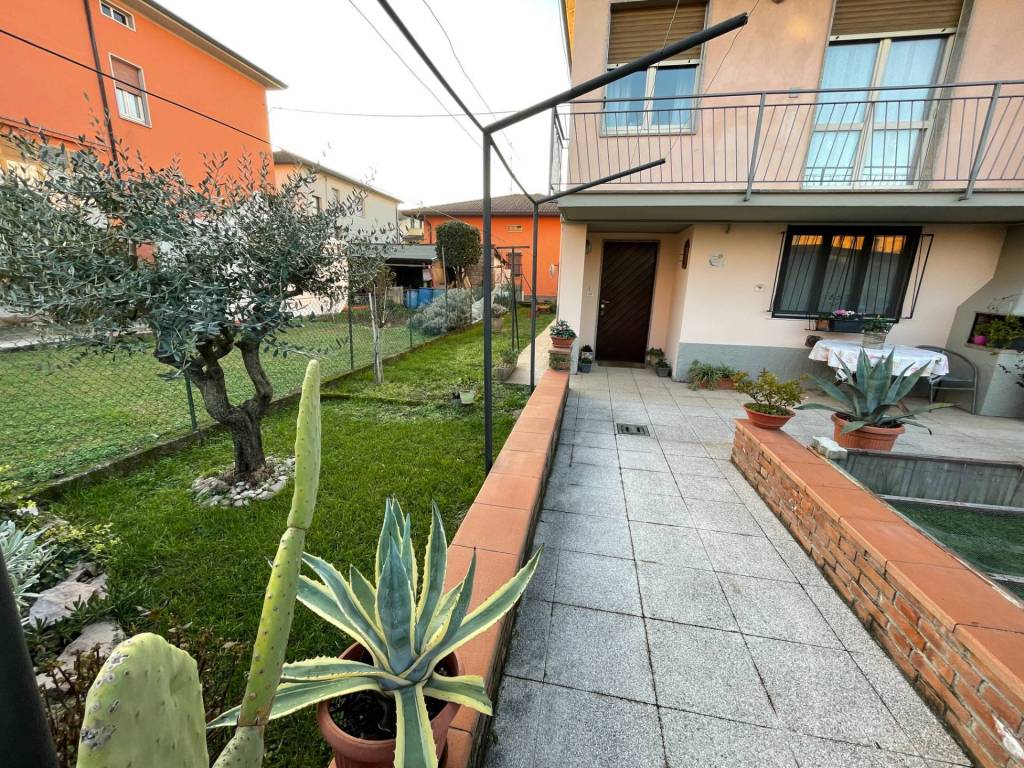 Villa a Osio sotto in Via G. Camozzi, 0 - Foto 5