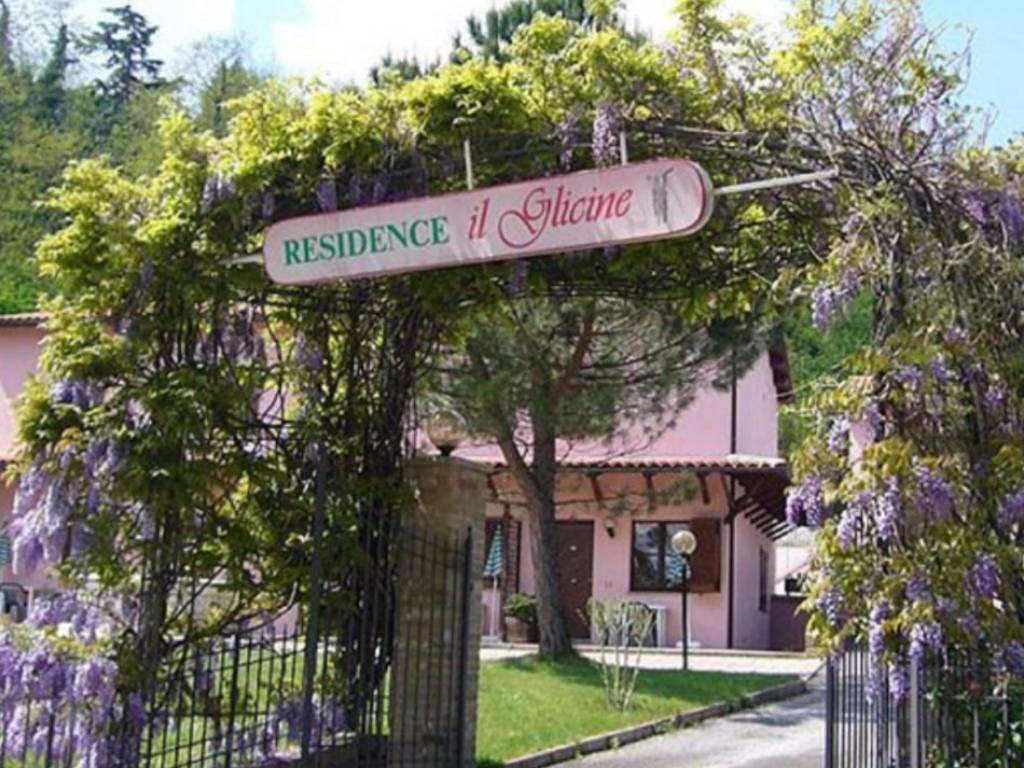 Palazzo / stabile a Sarnano in Viale Silvestro Baglioni, 19 - Foto 2