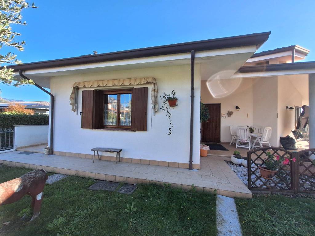 Villa a Maniago in Via Polcenigo, 5 - Foto 2
