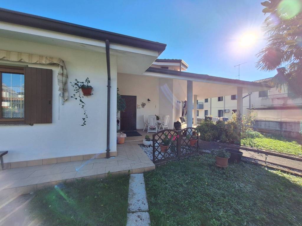Villa a Maniago in Via Polcenigo, 5 - Foto 3