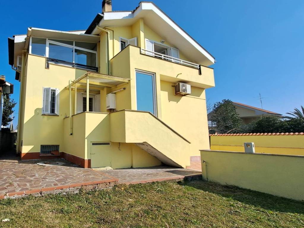 Villa a Nettuno in Via Castel Madama, 27 - Foto 2