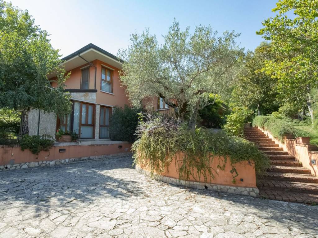 Villa a San leucio del sannio in Via A. De Longis, 6 - Foto 3