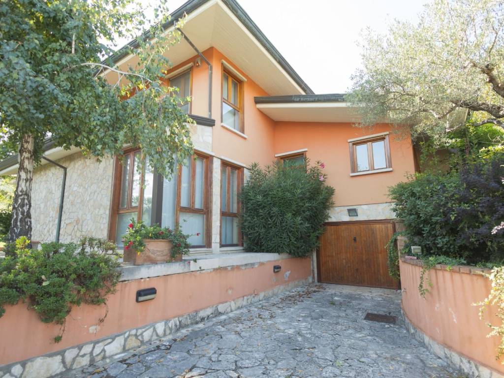 Villa a San leucio del sannio in Via A. De Longis, 6 - Foto 5