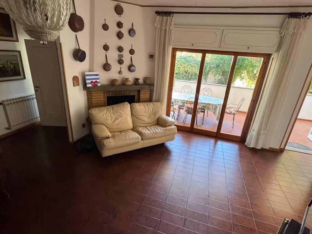 Villa a Santa marinella in Via Lago d'Iseo - Foto 5