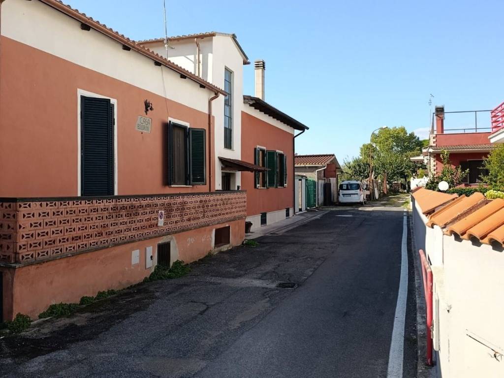 Villa a Tivoli in Via Beppe Fenoglio, 12 - Foto 2