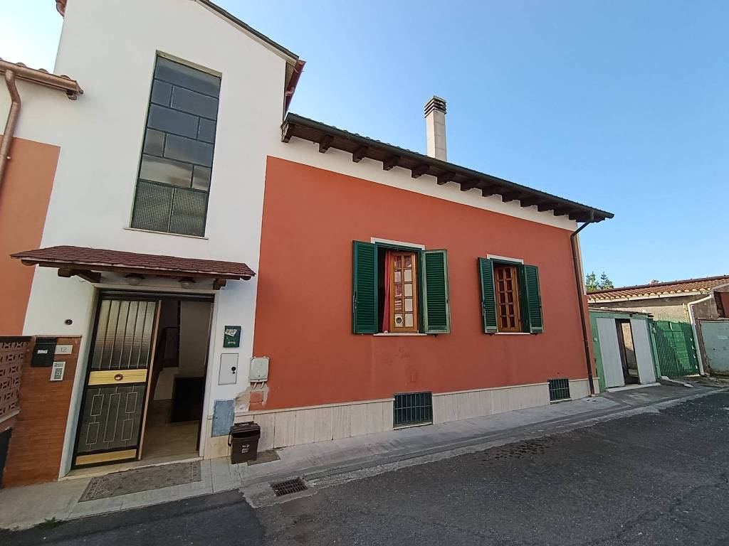 Villa a Tivoli in Via Beppe Fenoglio, 12 - Foto 3