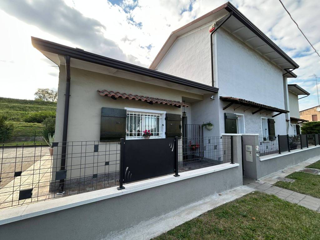 Villa a Argenta in Via Nazionale Ponente, 121 - Foto 2