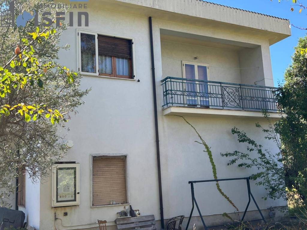 Villa a Castrolibero in Contrada Garofalo Via Raffaello, 1 - Foto 3