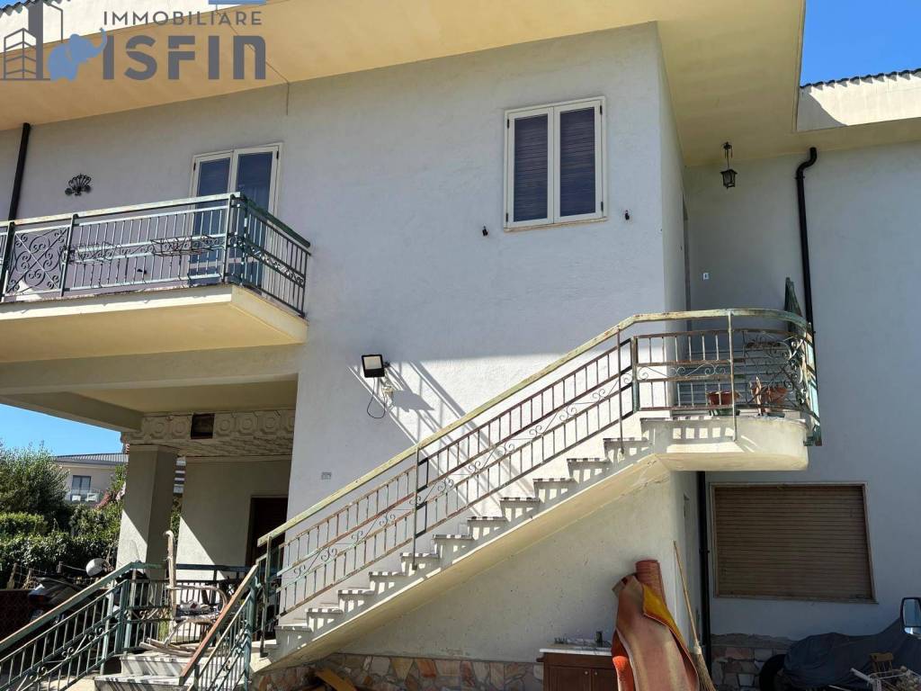 Villa a Castrolibero in Contrada Garofalo Via Raffaello, 1 - Foto 4