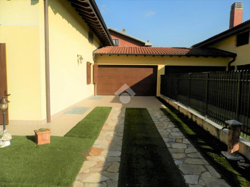 Villa a Samarate in Via Giovanni Agusta - Foto 3