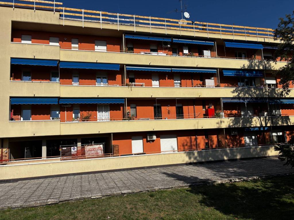 Appartamento a Castel san pietro terme in Piazza Papa Giovanni XXIII, 4 - Foto 4