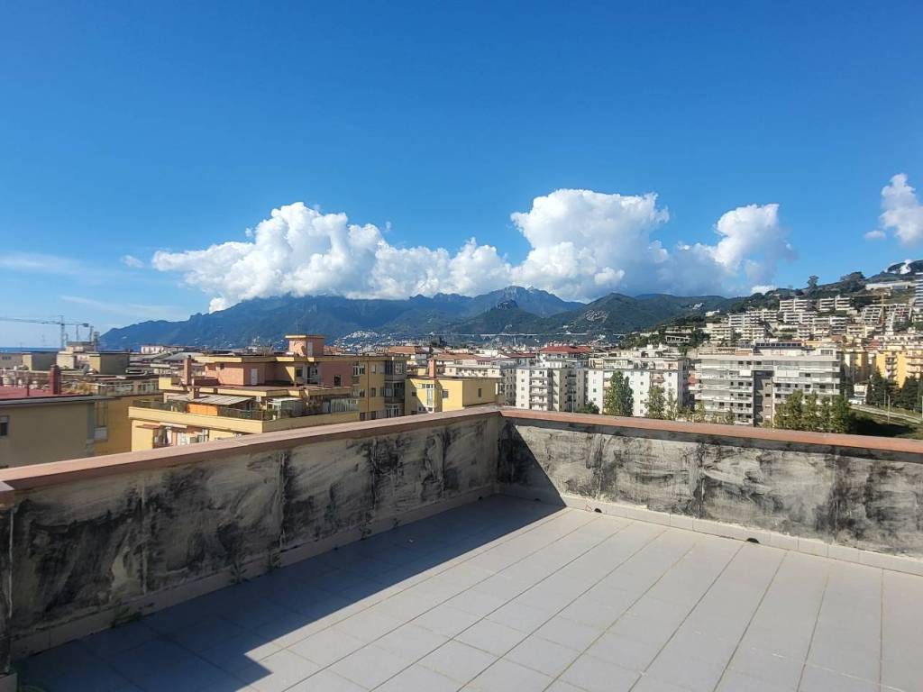 Appartamento a Salerno in Via Pietro del Pezzo - Foto 2