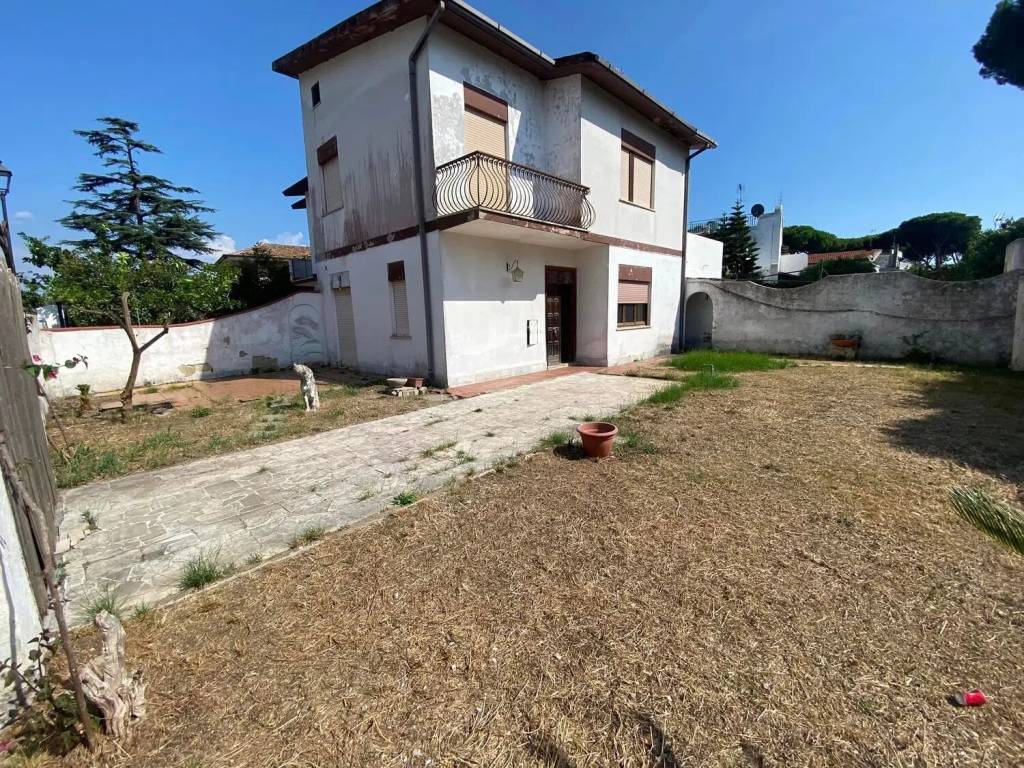 Villa a Terracina in Via Badino Vecchia - Foto 2