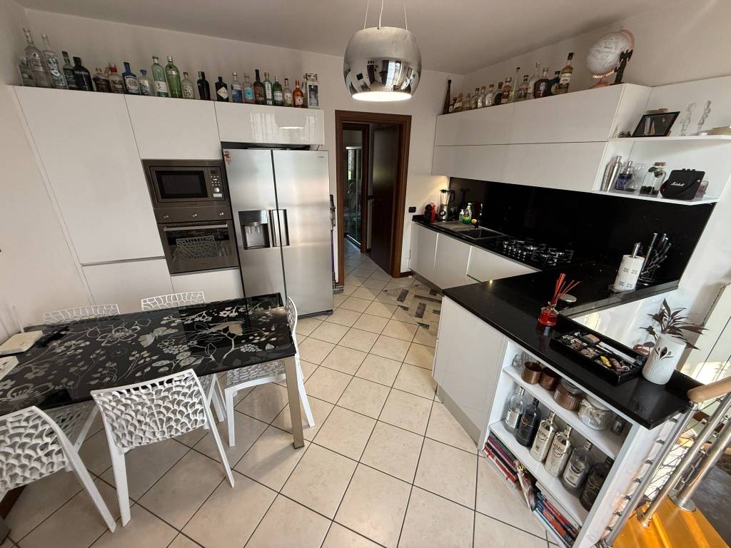 Appartamento a Cabiate in Via Bruno Buozzi - Foto 2