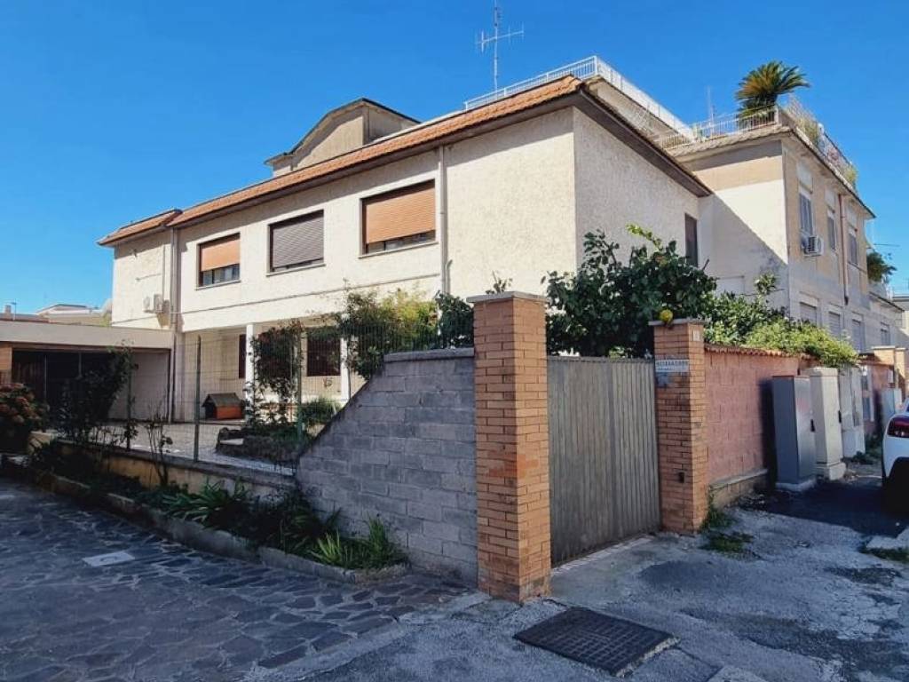 Appartamento a Aprilia in VIA TRILUSSA, 12 - Foto 2