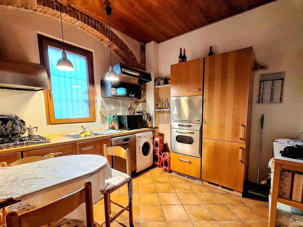 Appartamento a Gavirate in Via Case Nuove, 6 - Foto 2