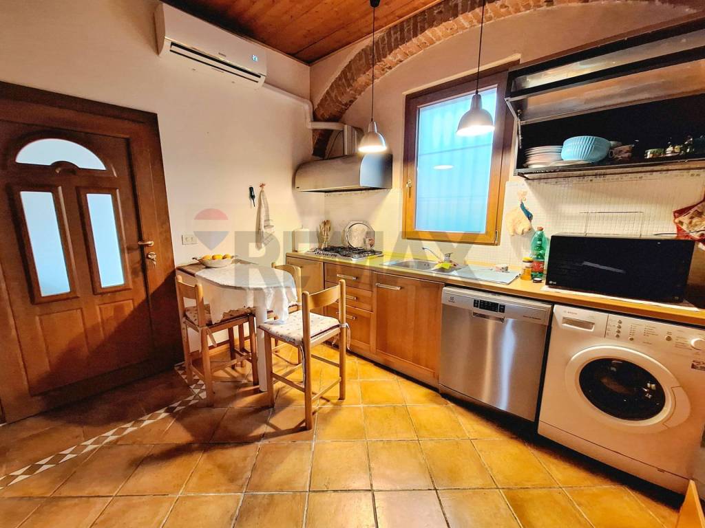 Appartamento a Gavirate in Via Case Nuove, 6 - Foto 3