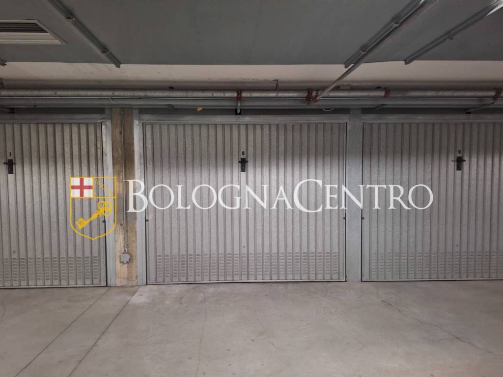 Box / garage a Bologna in Via Zaccherini Alvisi, 12 - Foto 2