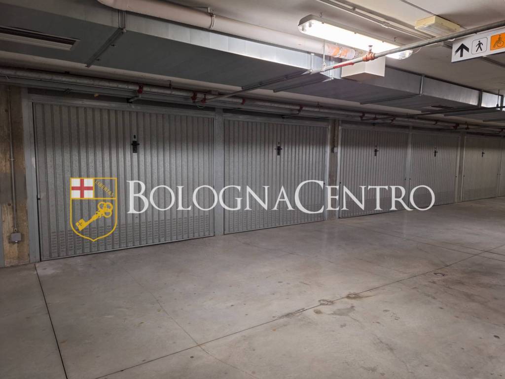 Box / garage a Bologna in Via Zaccherini Alvisi, 12 - Foto 3
