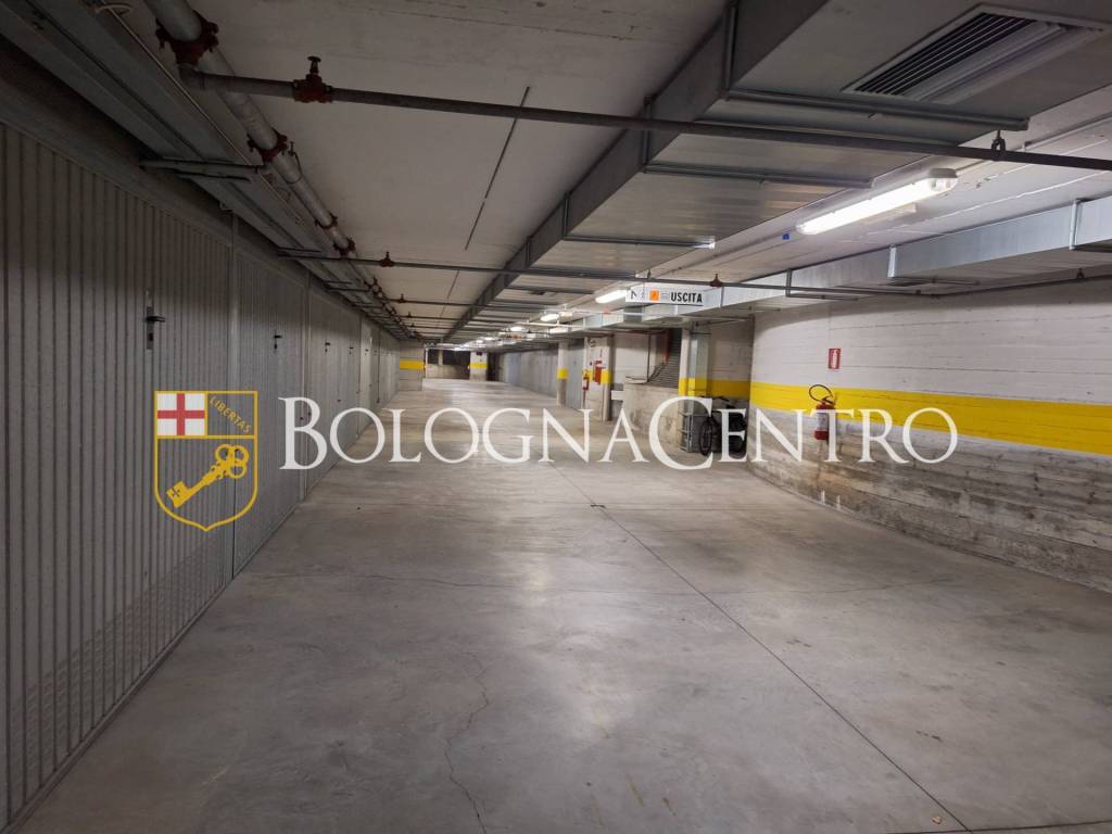 Box / garage a Bologna in Via Zaccherini Alvisi, 12 - Foto 4
