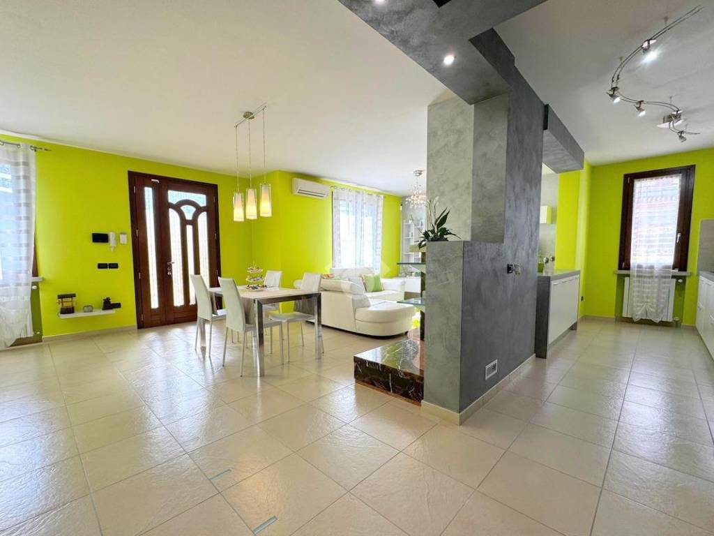 Villa a Rodigo in Via IV Novembre, 5 - Foto 2