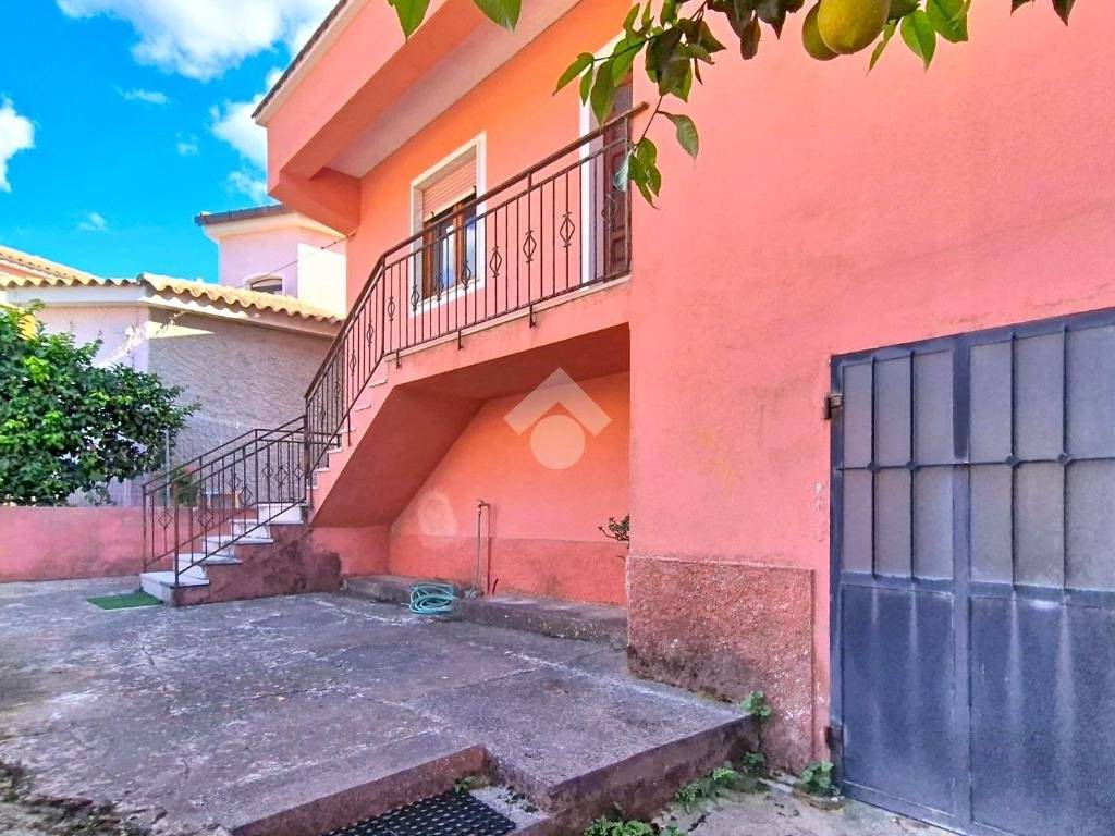 Casa indipendente a Arzachena in Via Umberto Giordano - Foto 2