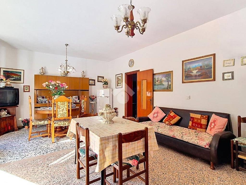 Casa indipendente a Arzachena in Via Umberto Giordano - Foto 4