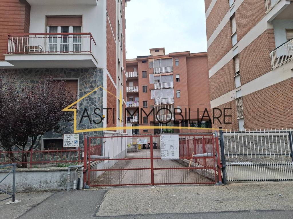 Box / garage a Asti in Via San Marco, 39 - Foto 2