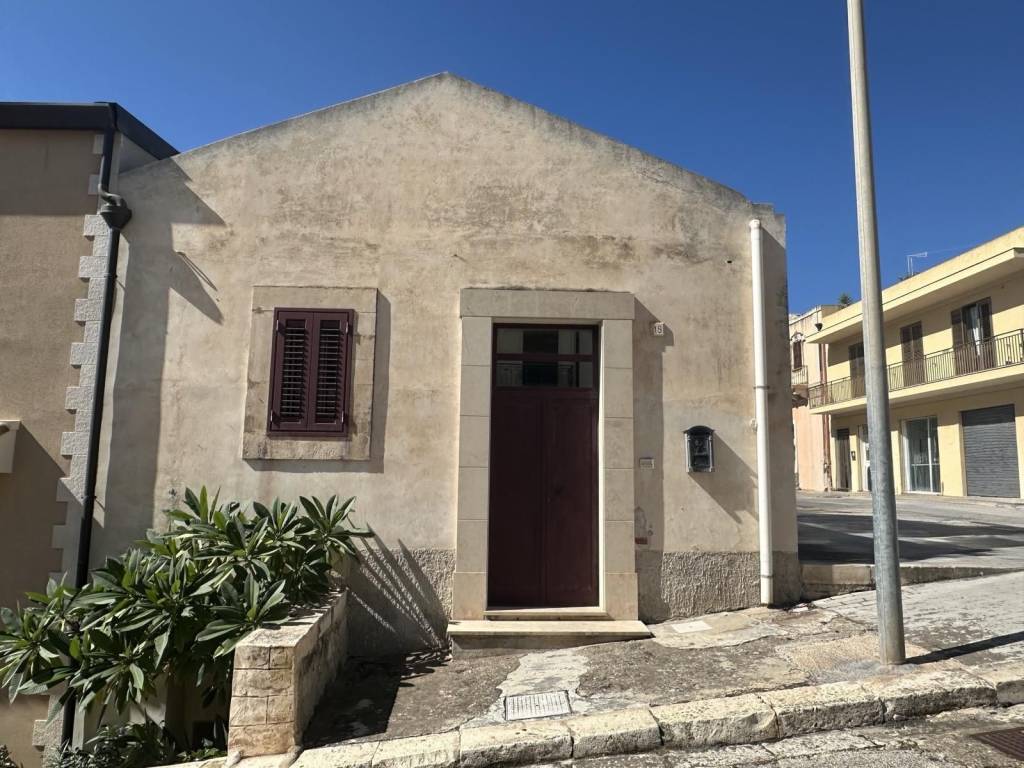 Casa indipendente a Ispica in Via Giovanni Battista Michelini - Foto 2