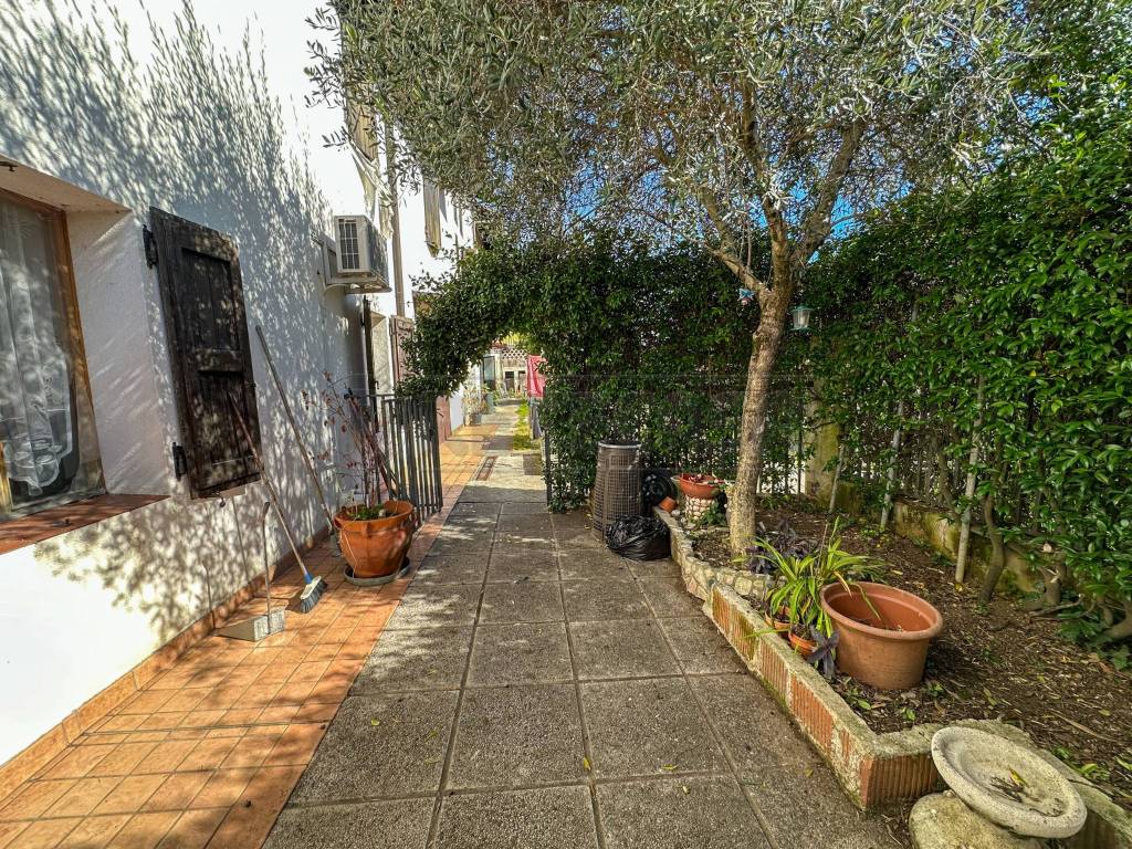 Villa a Chiopris-viscone in VIA CESARE BATTISTI, 34 - Foto 4