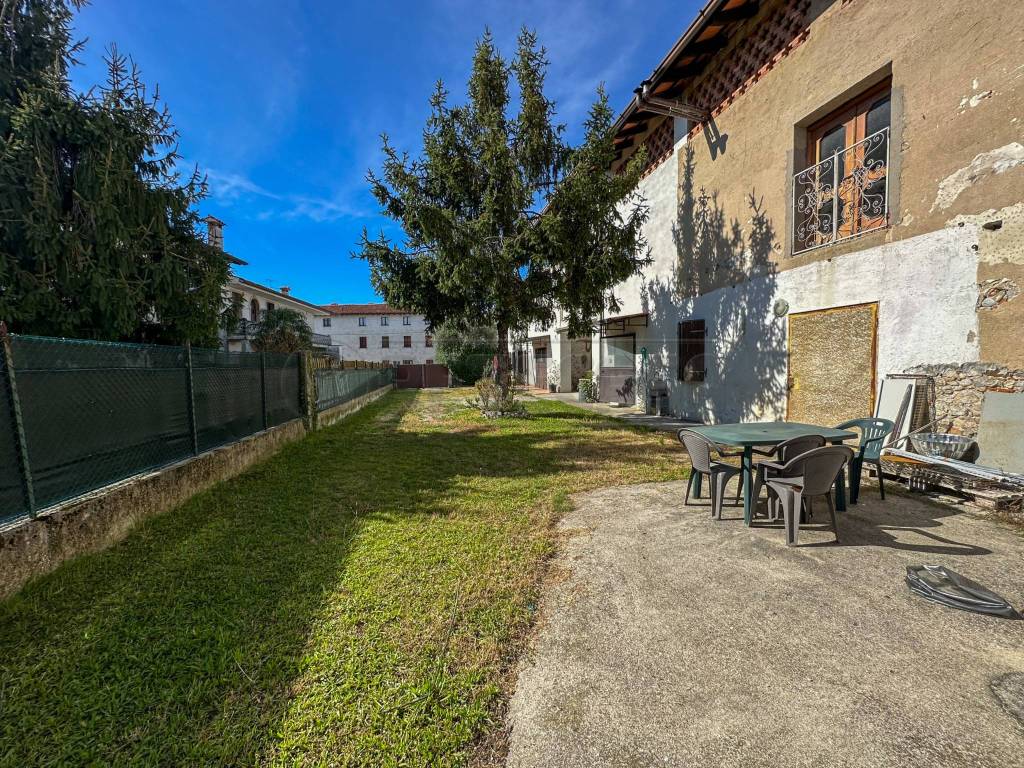 Villa a Chiopris-viscone in VIA CESARE BATTISTI, 34 - Foto 5