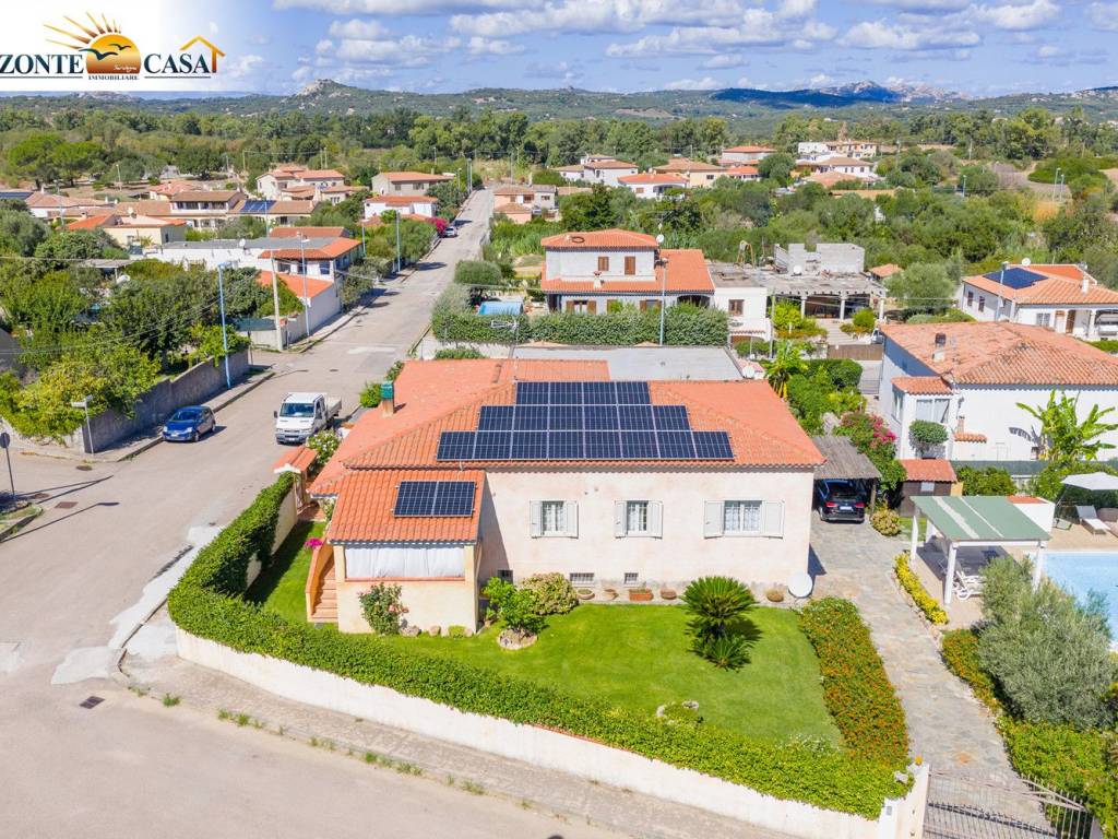 Villa a Arzachena in Via Pasquale Filigheddu, 17 - Foto 2