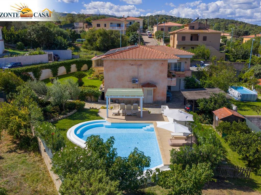 Villa a Arzachena in Via Pasquale Filigheddu, 17 - Foto 5