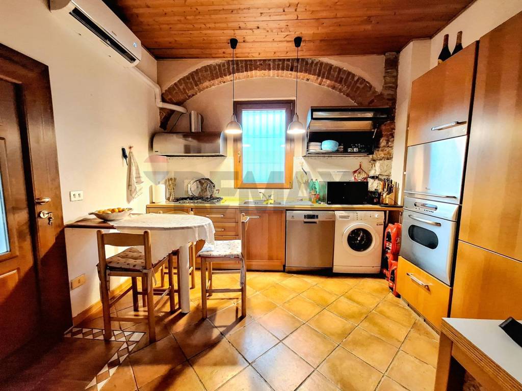 Appartamento a Gavirate in Via Case Nuove, 6 - Foto 3