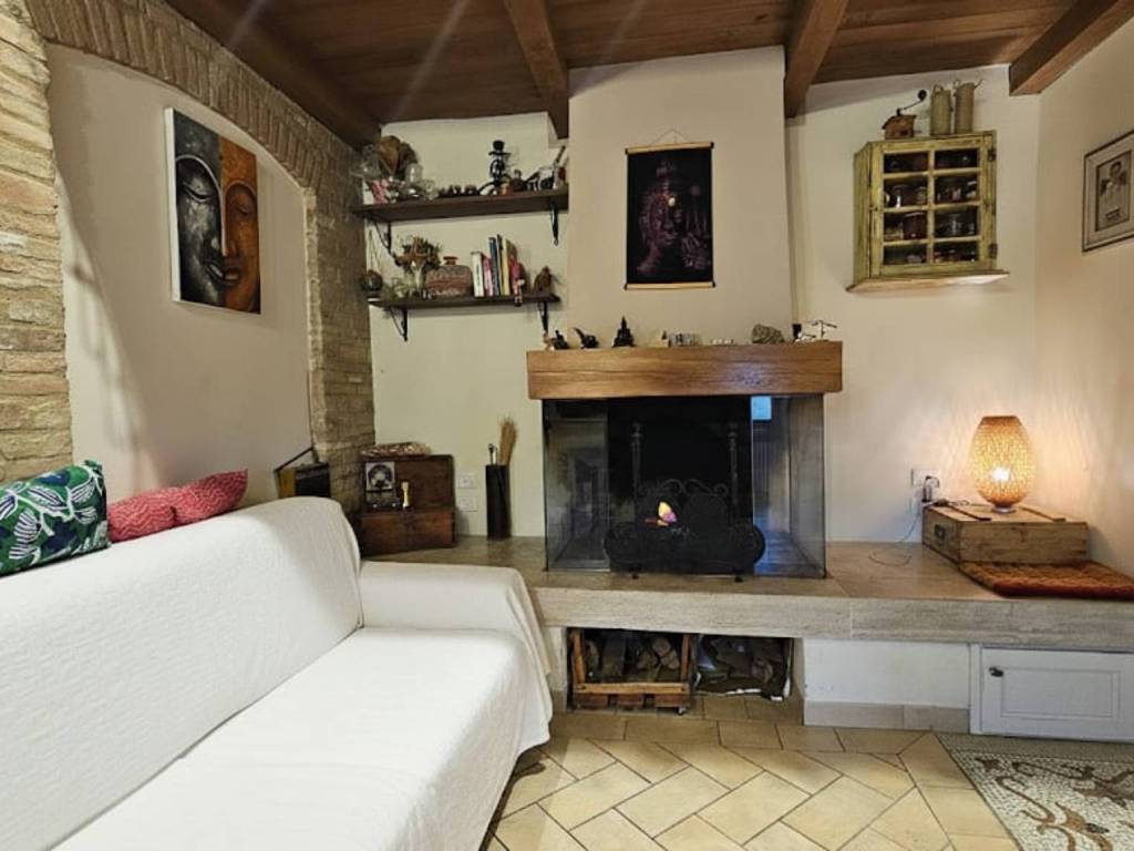 Appartamento a Poggibonsi in Strada Provinciale di San Gimignano - Foto 3