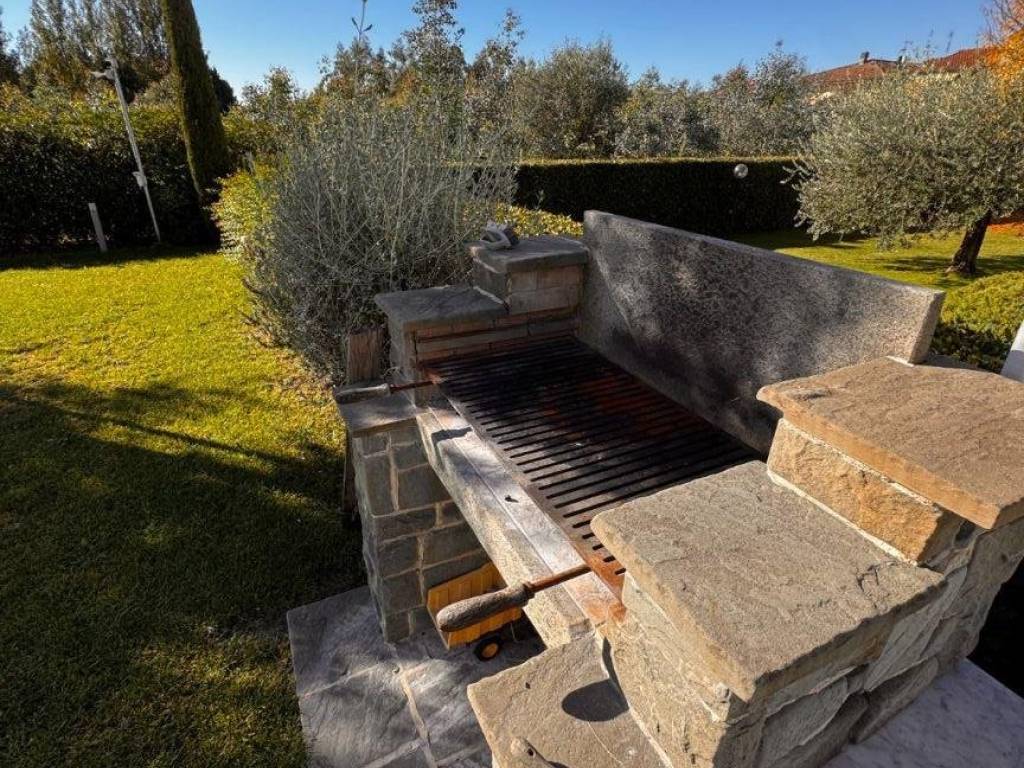 Villa a Massa e cozzile in Strada Regionale Lucchese - Foto 2