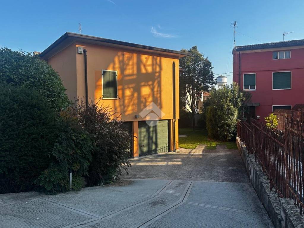 Villa a Leno in Via Fratelli de Giuli, 21 - Foto 3