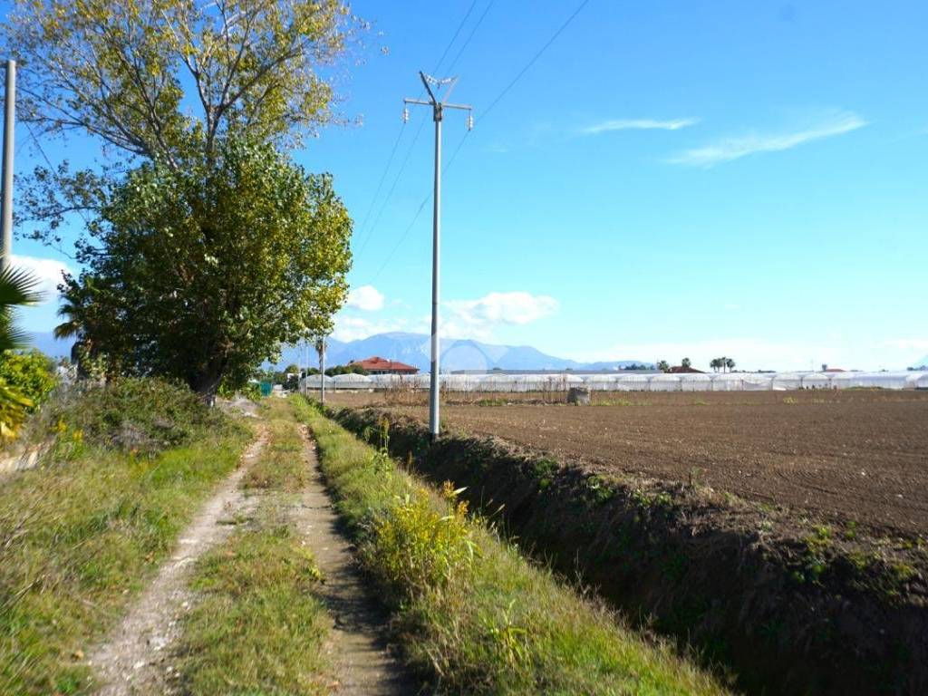 Terreno a Pontecagnano faiano in Via Lago Trasimeno - Foto 2