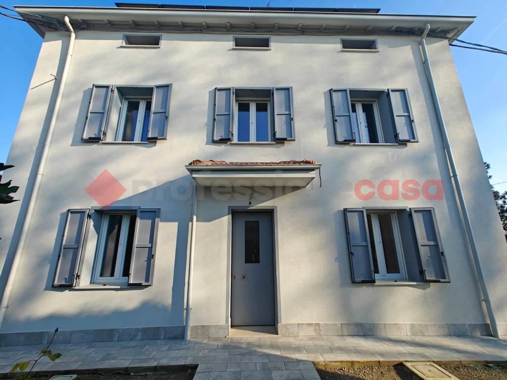 Casa indipendente a Carpi in strada statale romana nord, 42A - Foto 2