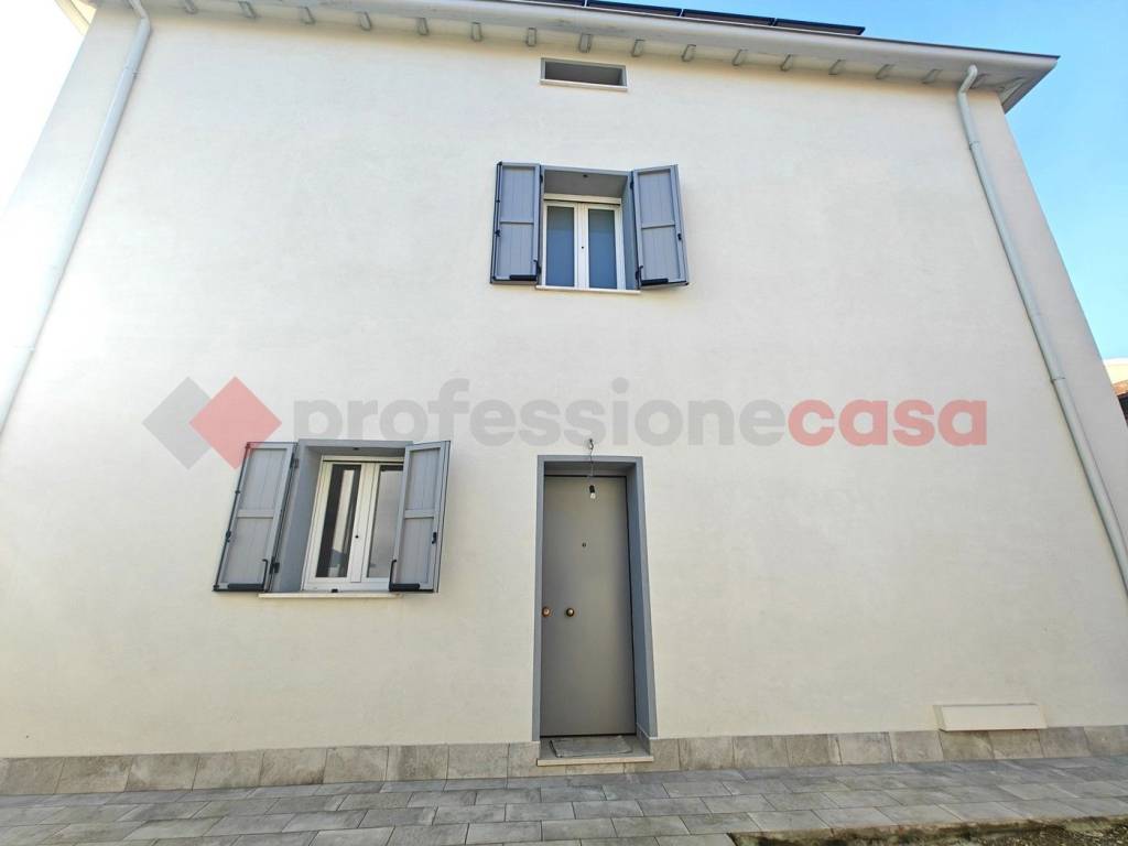 Casa indipendente a Carpi in strada statale romana nord, 42A - Foto 3