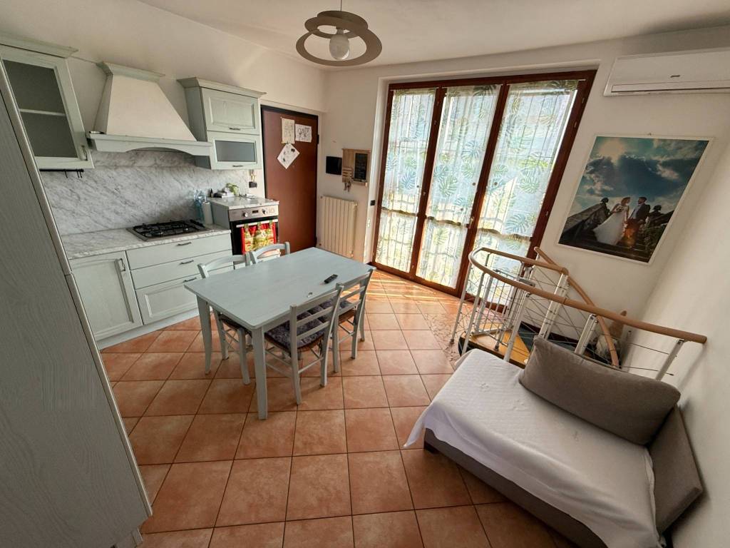 Appartamento a Cabiate in Via Bruno Buozzi - Foto 2