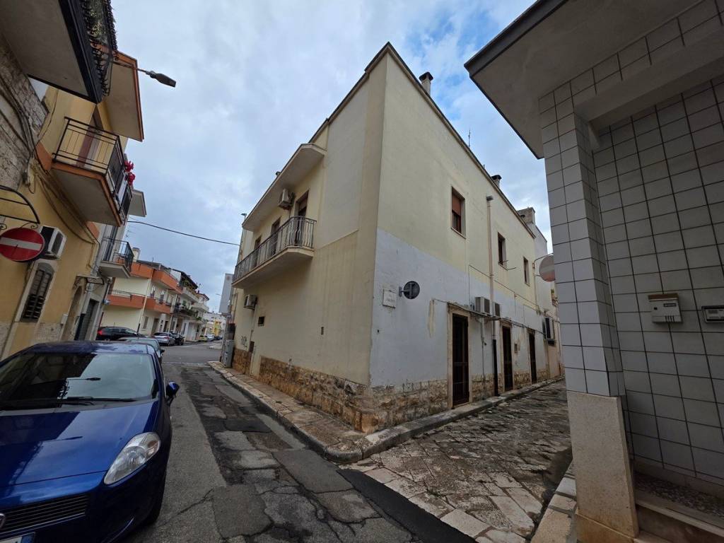 Casa indipendente a Turi in Via Dogali - Foto 3