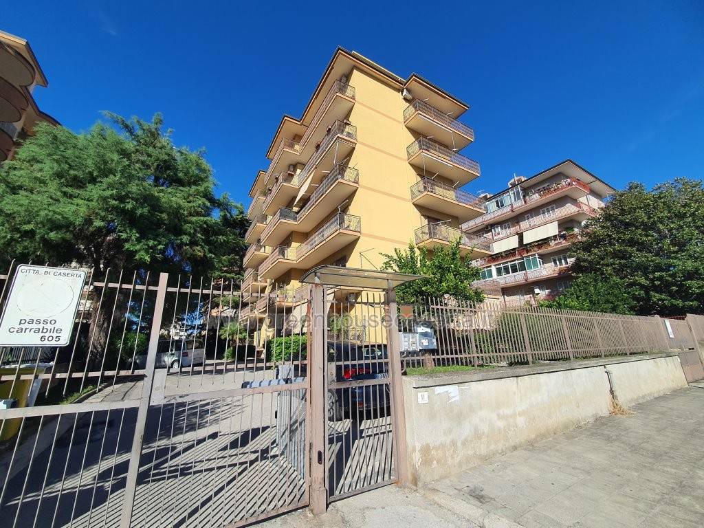 Appartamento a Caserta in Via XVII Cavalleggeri di Caserta, 51 - Foto 3