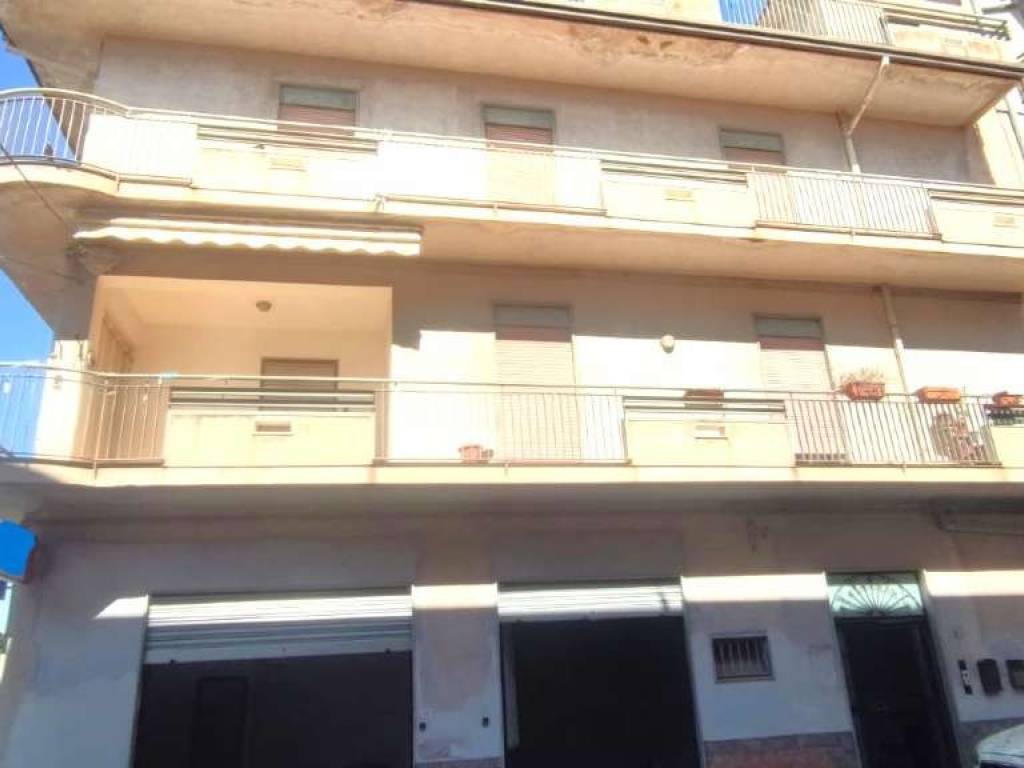 Palazzo / stabile a Biancavilla in via delle Gardenie - Foto 2