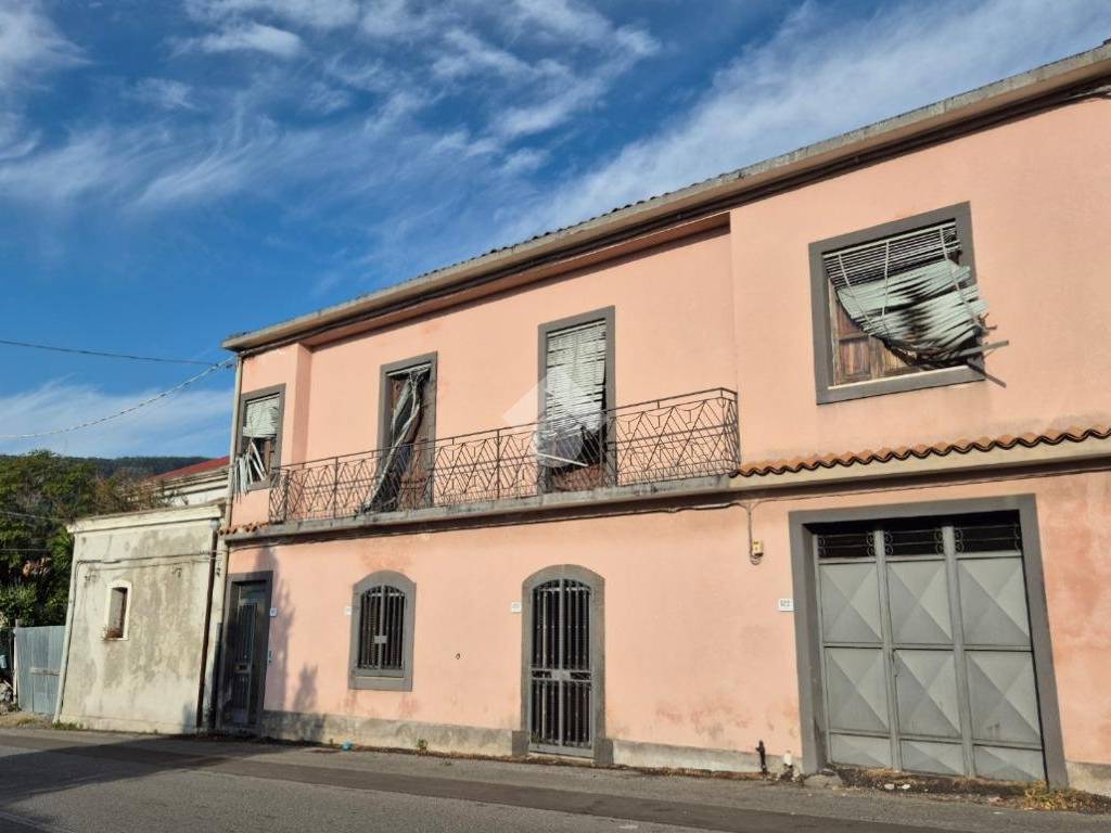 Casa indipendente a Zafferana etnea in Via Zafferana Milo, 116 - Foto 2
