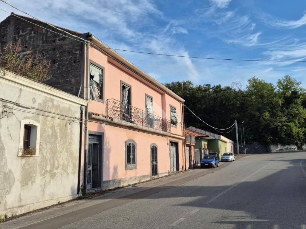 Casa indipendente a Zafferana etnea in Via Zafferana Milo, 116 - Foto 4