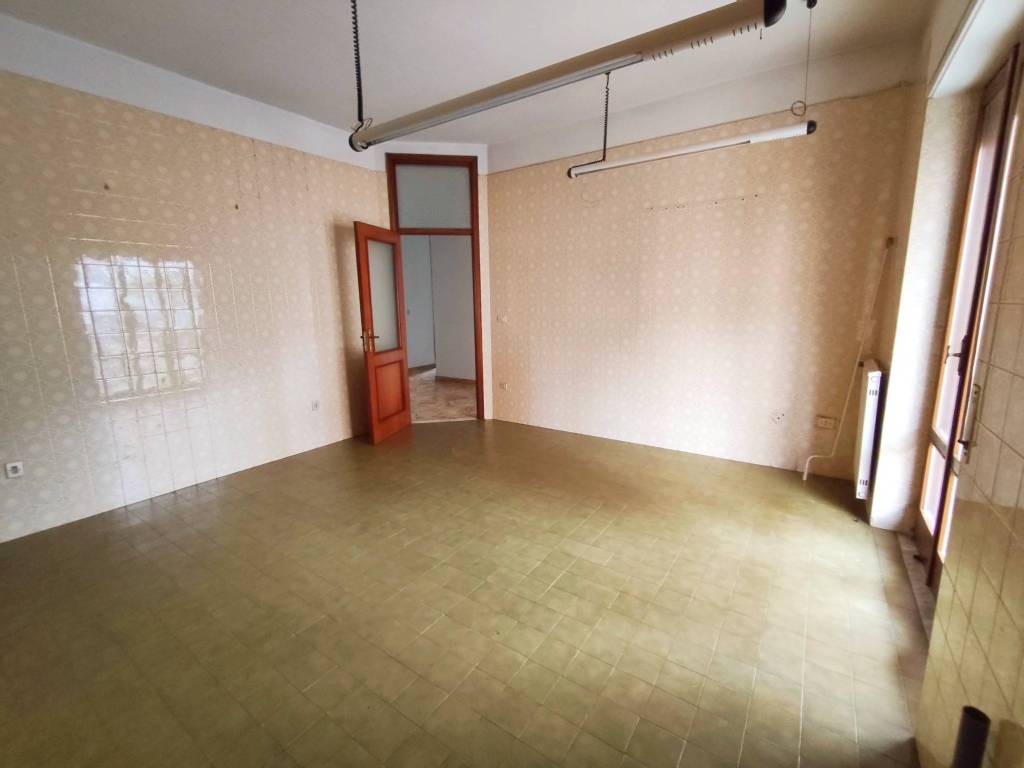 Appartamento a Battipaglia in Viale Primo Baratta, 21 - Foto 3