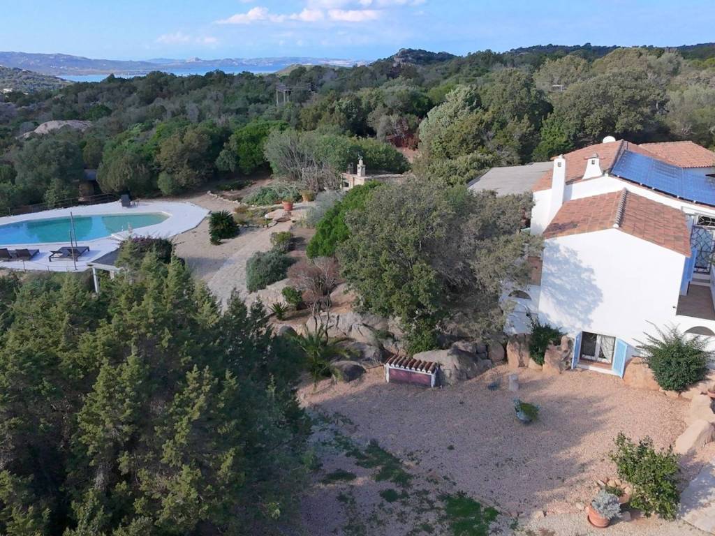 Villa a Arzachena in Via La Silvaredda - Foto 2